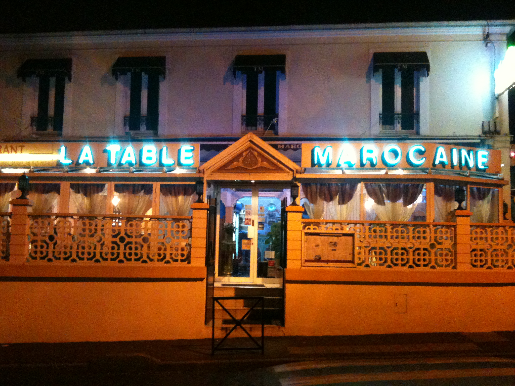 photo-restaurant-table-marocaine