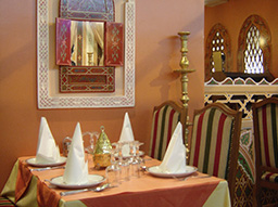 photo-restaurant-table-marocaine